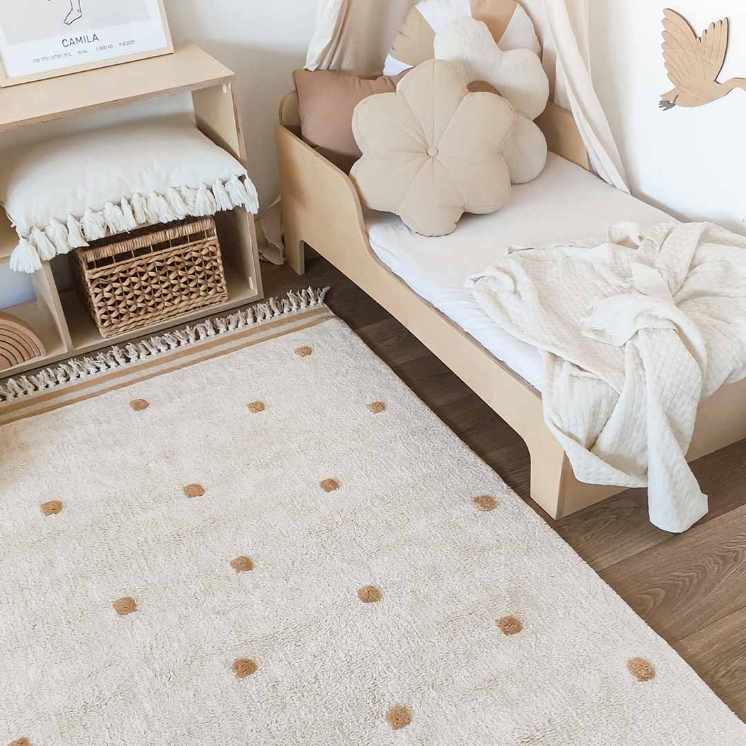 Rectangular cream kids room rug with beige dots – 100% cotton machine washable by Ponponi