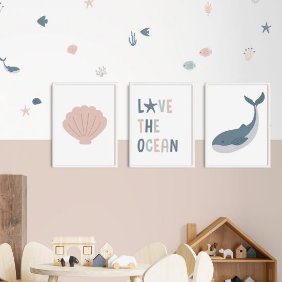 Decoración para habitación infantil con temática marina: una ballena, una almeja y una cita inspiradora