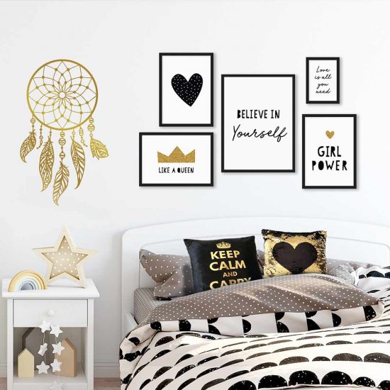 Arte de póster en negro y dorado para una habitación de niña