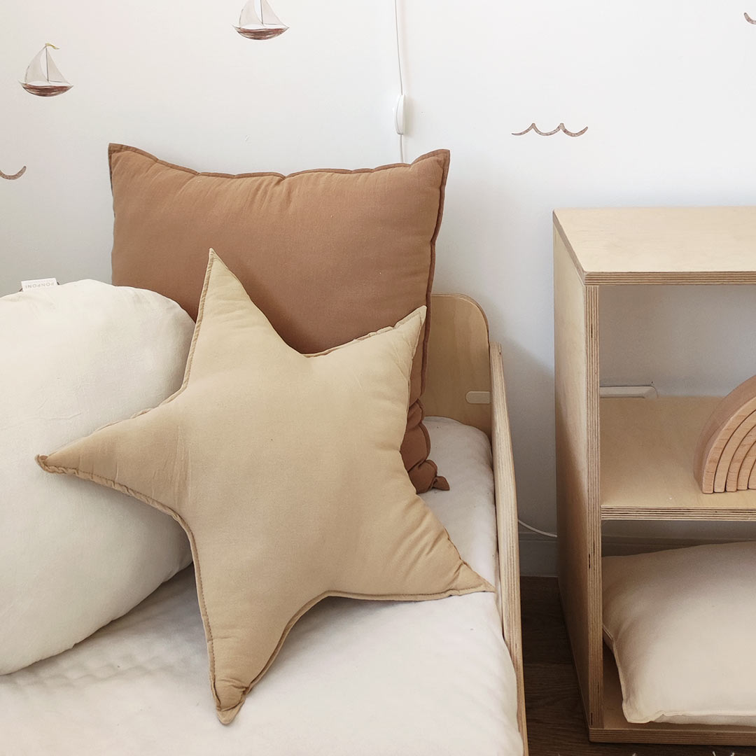 Decorative cushions for children – Star cushion in beige