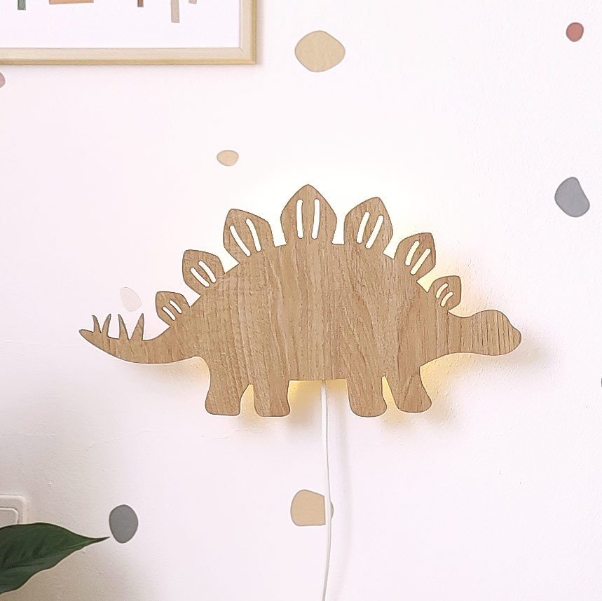 Luz nocturna de dinosaurio de madera para niños.