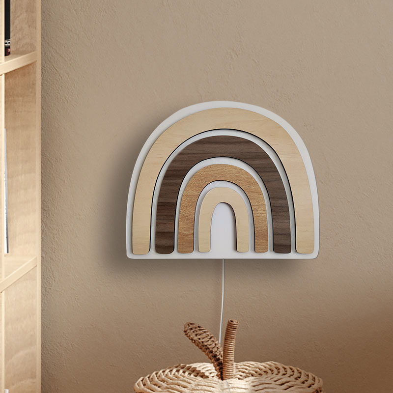 Luz de noche infantil, arcoíris boho chic, hecha de madera.