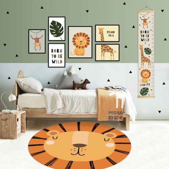 Un juego de arte de pared con temática de safari para la habitación de un niño