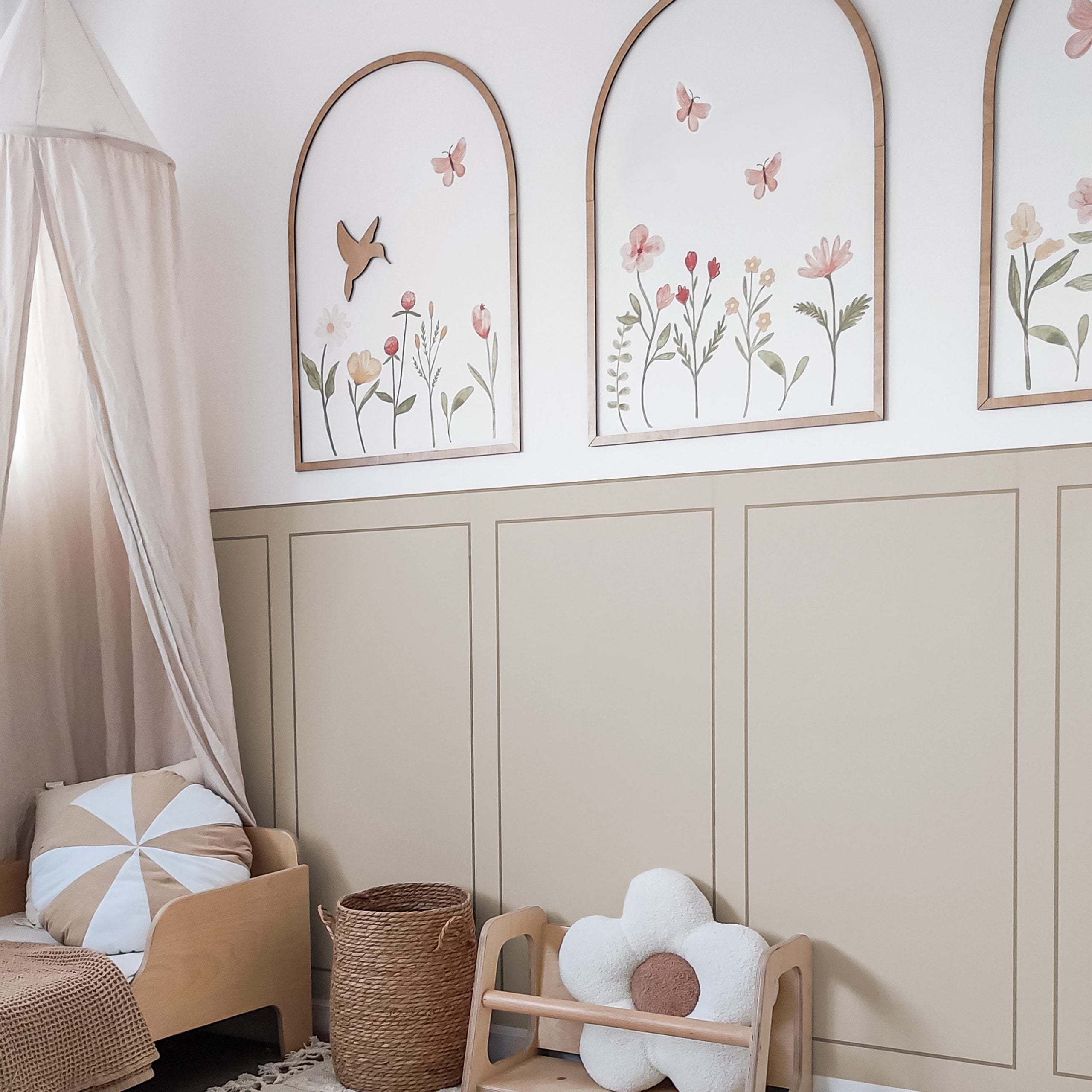 Wooden frame with rounded window shape 59X85