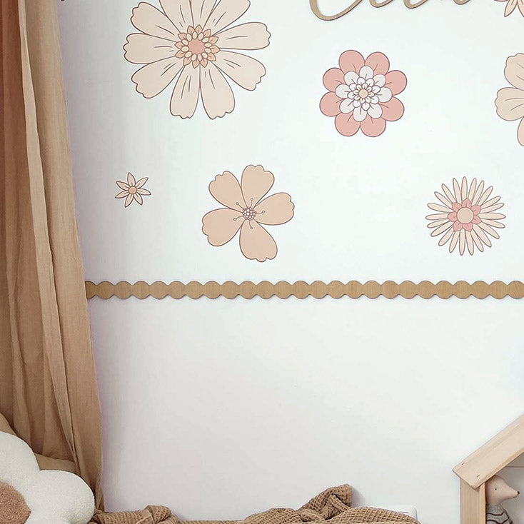 Wooden cornice with circular shapes