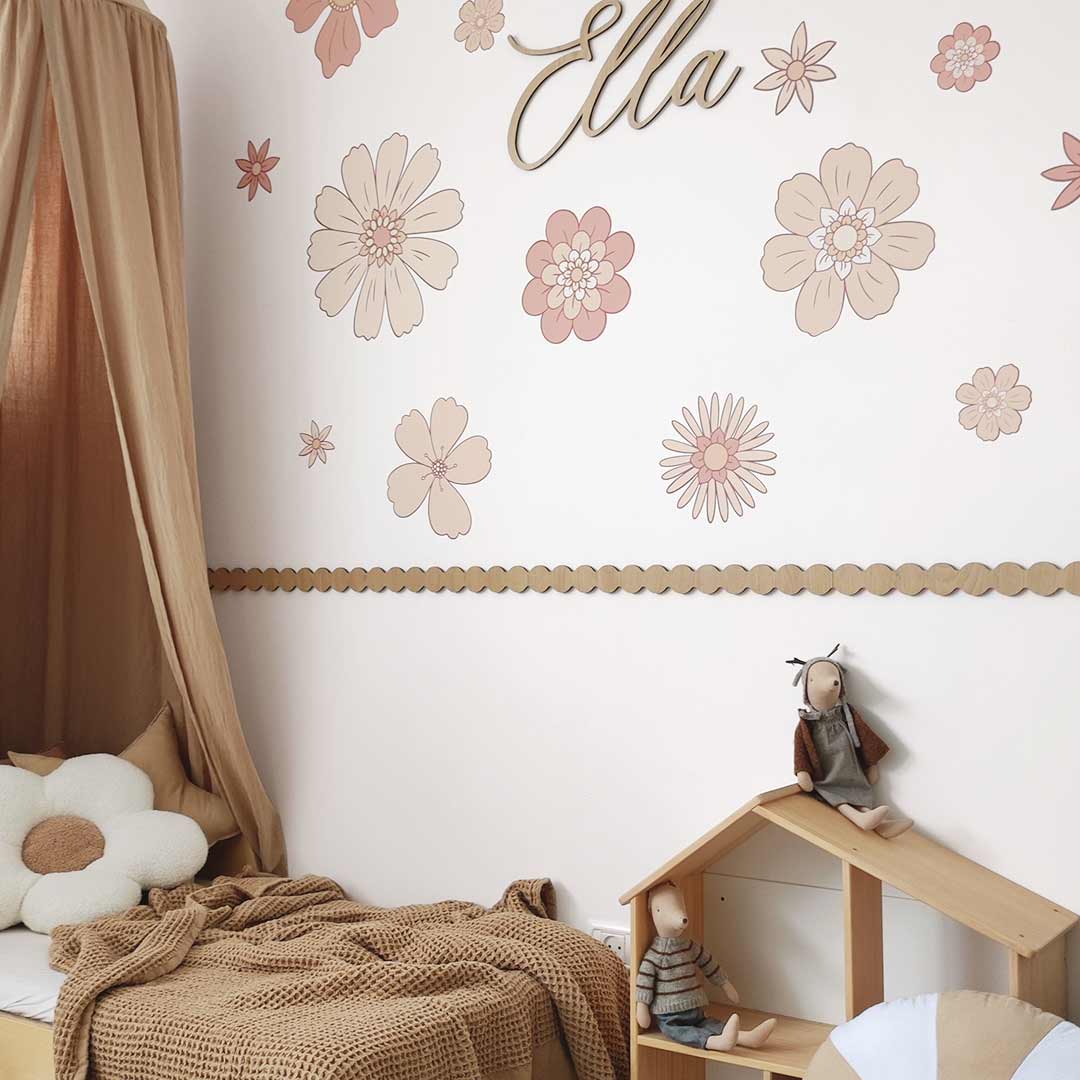 Wooden cornice with circular shapes