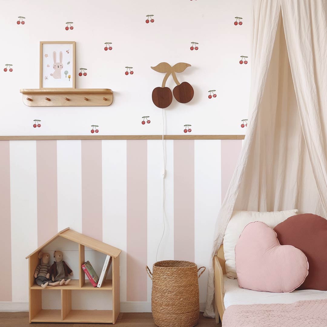 Straight wooden cornice