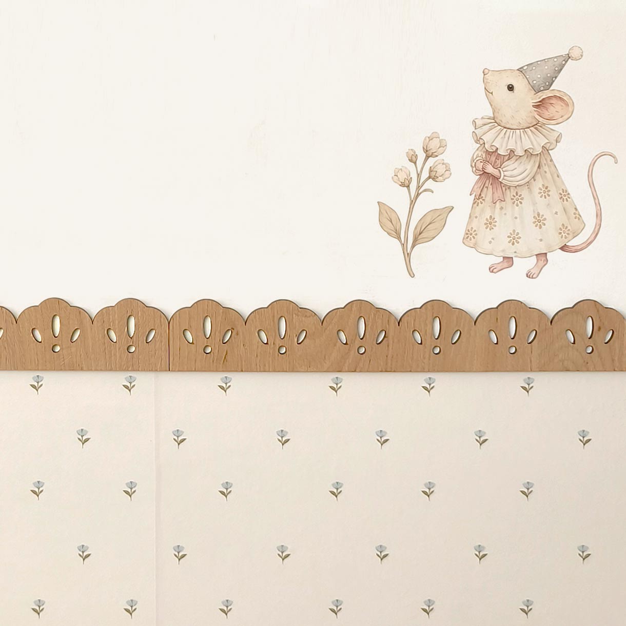 Lace wooden cornice