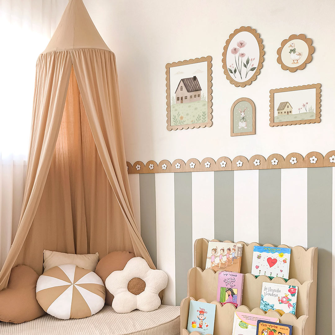 Wooden Wall Cornice – Flowers