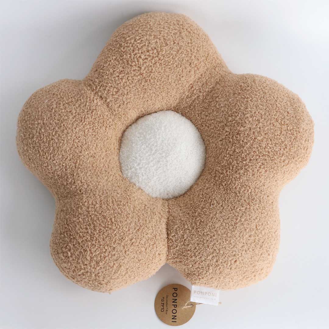 Decorative cushion for children, brown daisy
