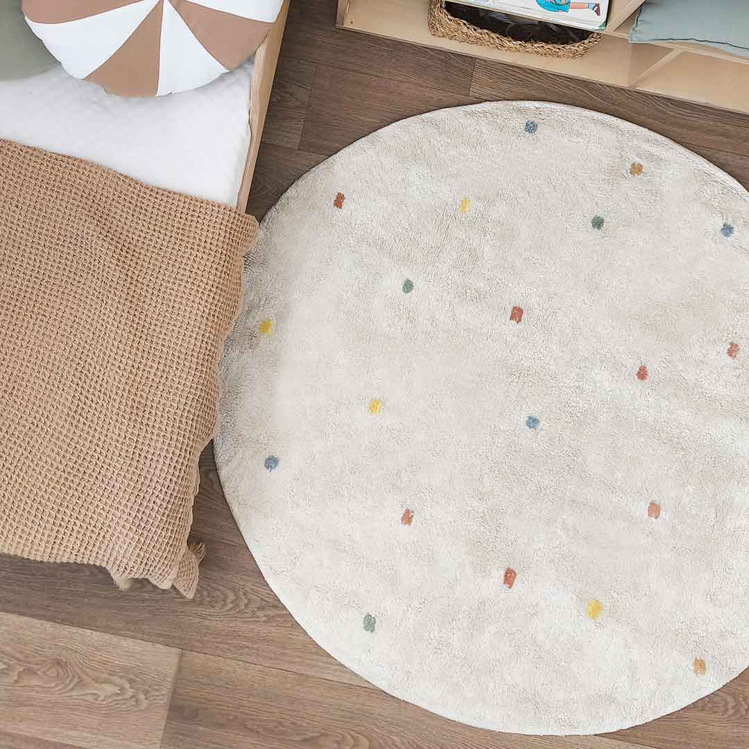 Round cream kids room rug with colorful dots DOTS – 100% cotton machine washable by Ponponi