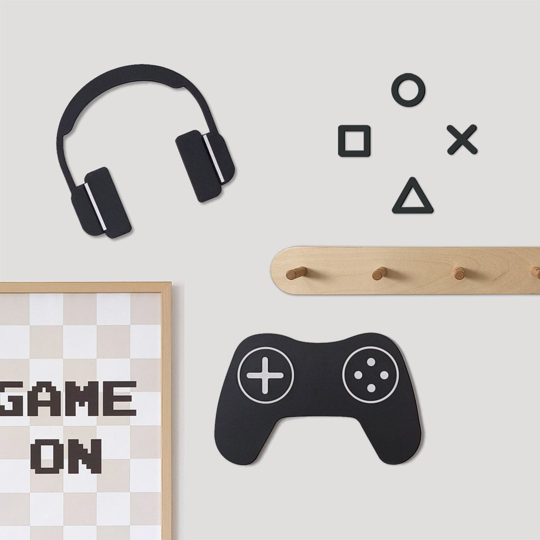 Wooden wall decoration set for kids' gaming room