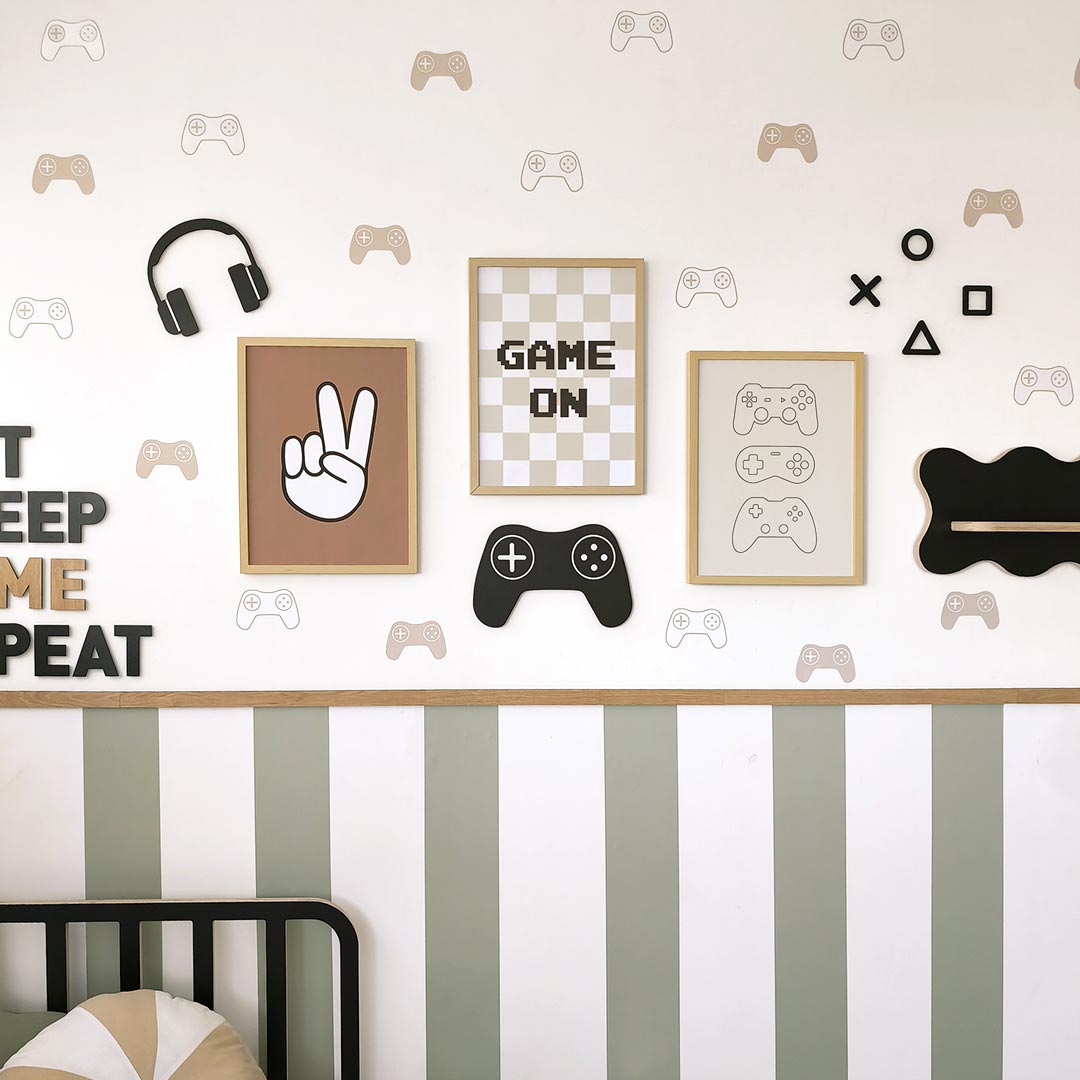 Wooden wall decoration set for kids' gaming room