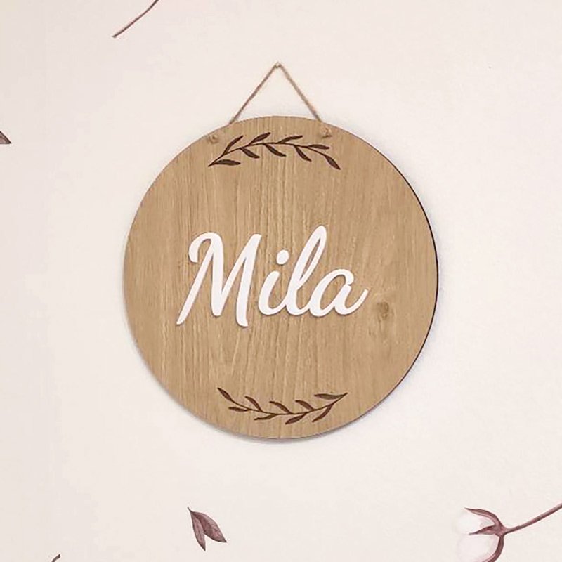 Children's room sign with name and leaf engraving