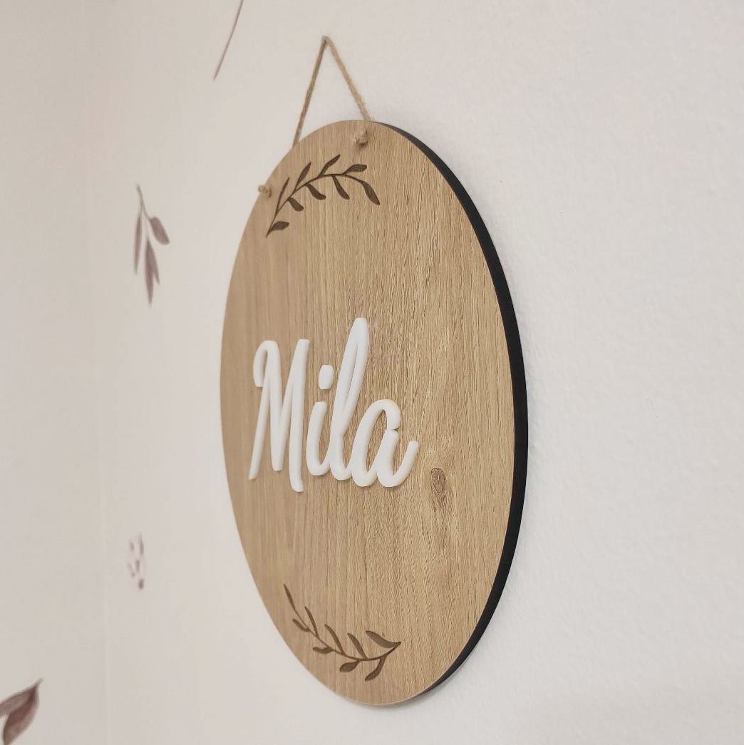 Children's room sign with name and leaf engraving