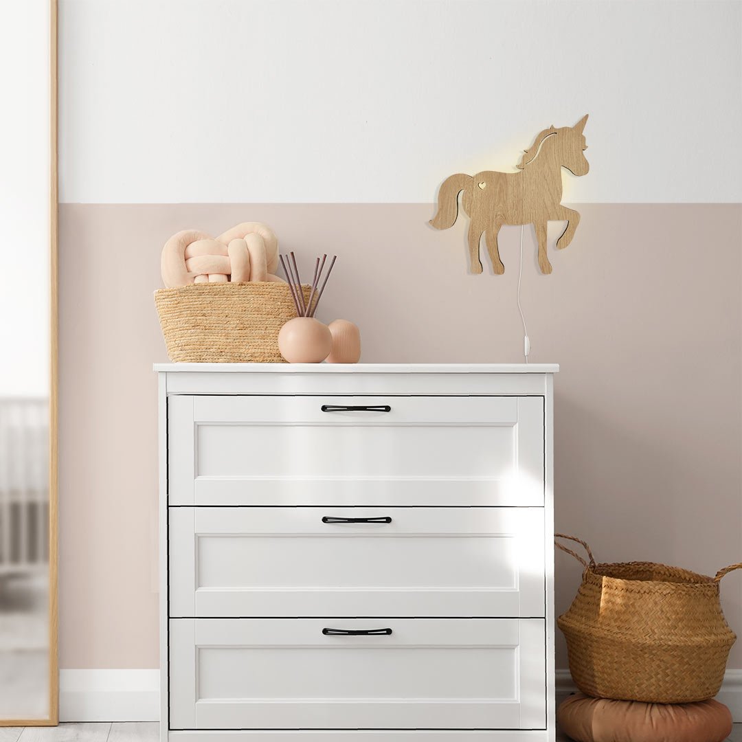 Luz de noche de unicornio de madera para niños.