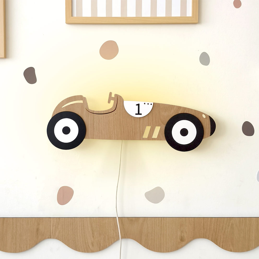 Luz nocturna infantil, coche de carreras.