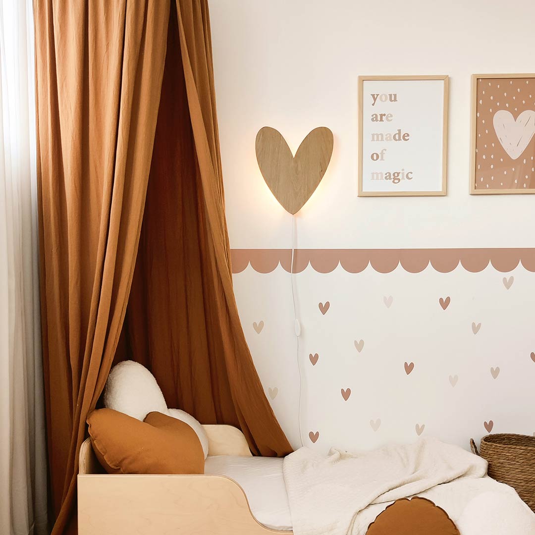 Luz de noche de pared para habitación infantil, diseño de corazón bohemio.