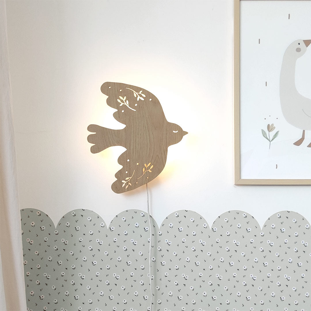 Luz nocturna de pájaro de madera
