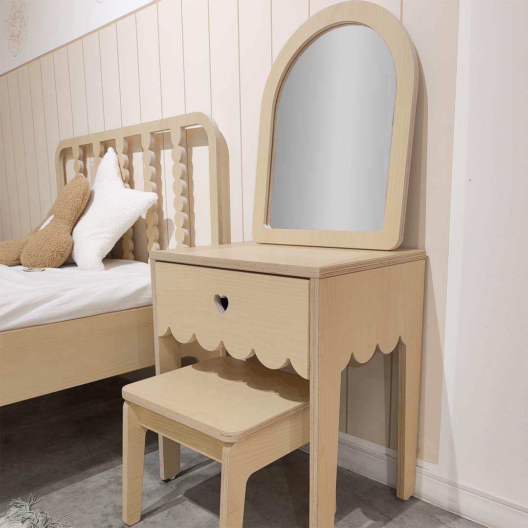 Wooden makeup dresser – Get organized dresser for girls with curly waves