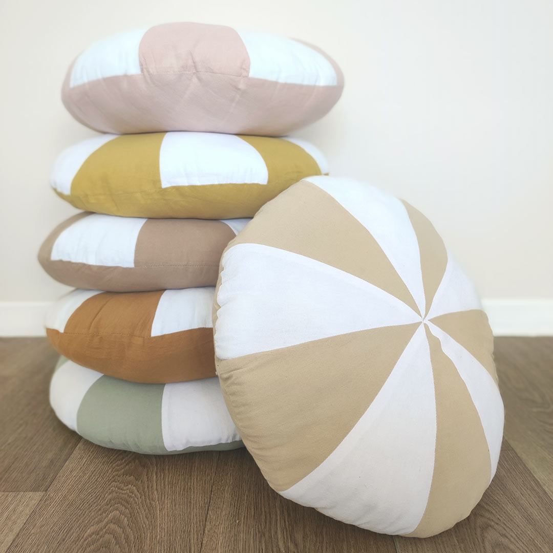 Decorative cushions for children – Round pink circus cushion
