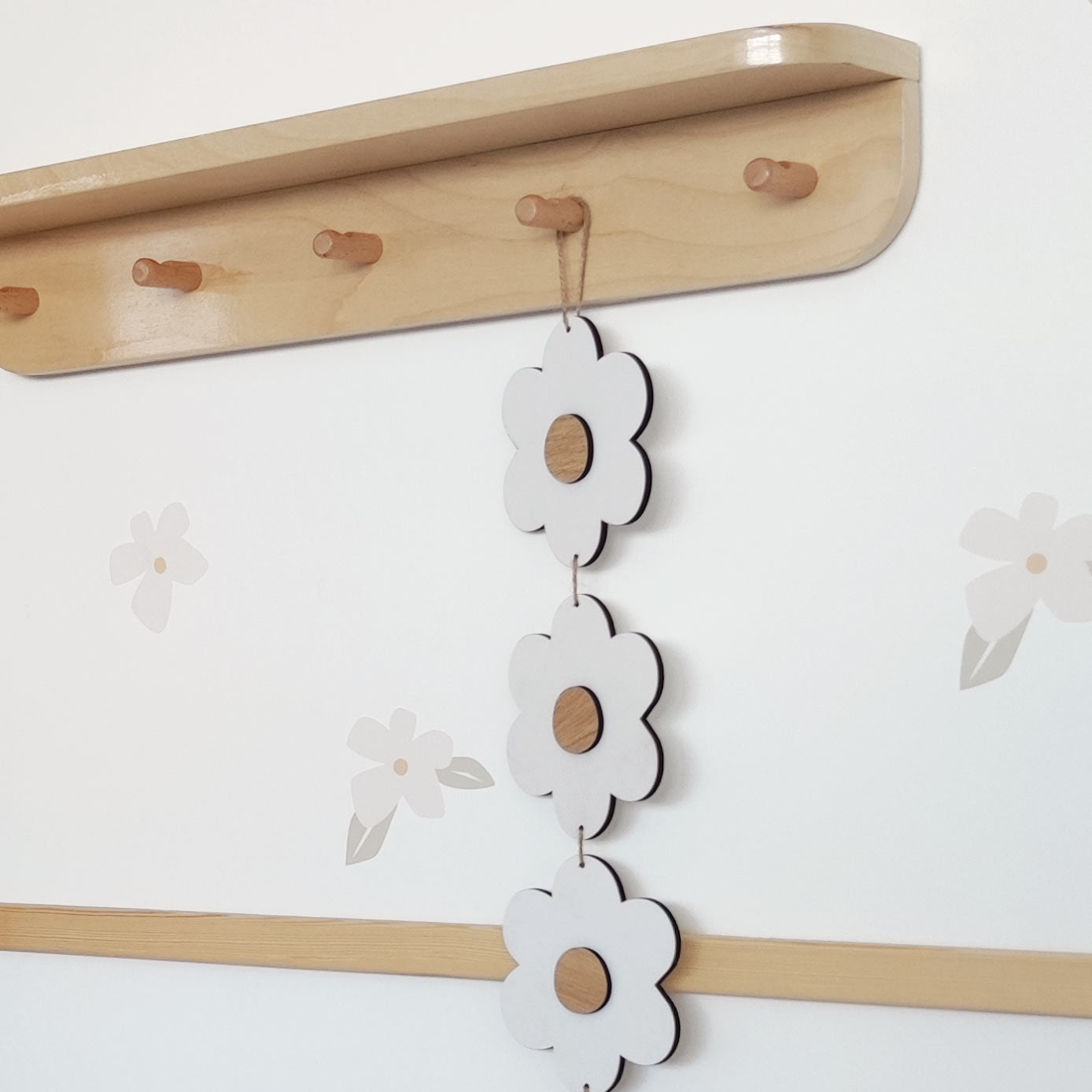 Wooden daisy flower necklace for hanging