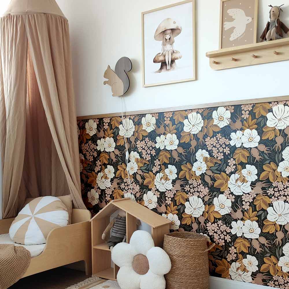 Straight wooden cornice
