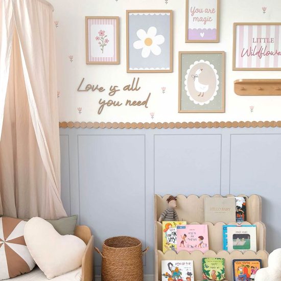 Half-wall panel-style adhesive wallpaper – light blue